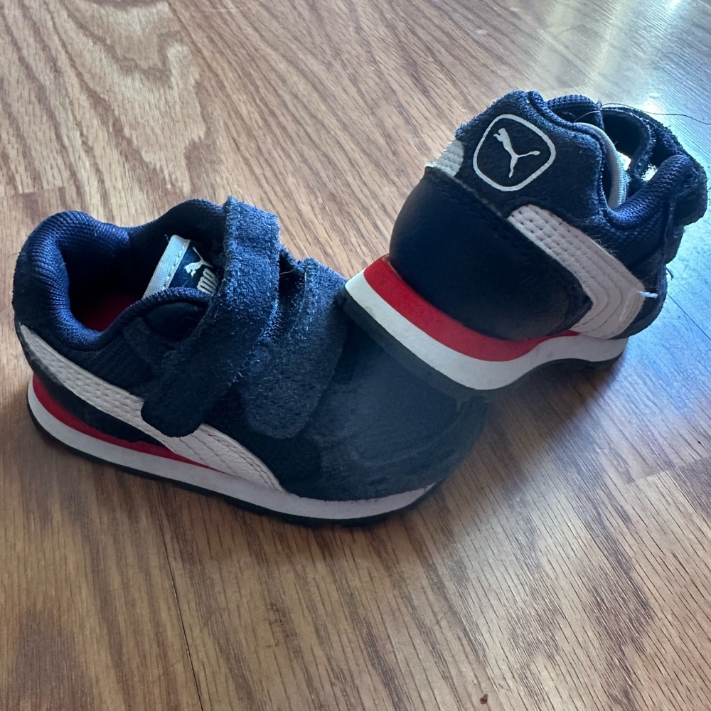 Puma ST Runner Hook and Loop toddler sneakers size 4C navy/white